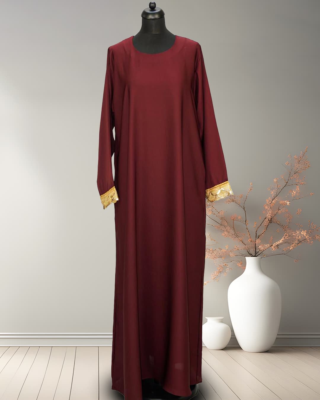 Esential A-line front closed with golden lace in cuff and pockets 